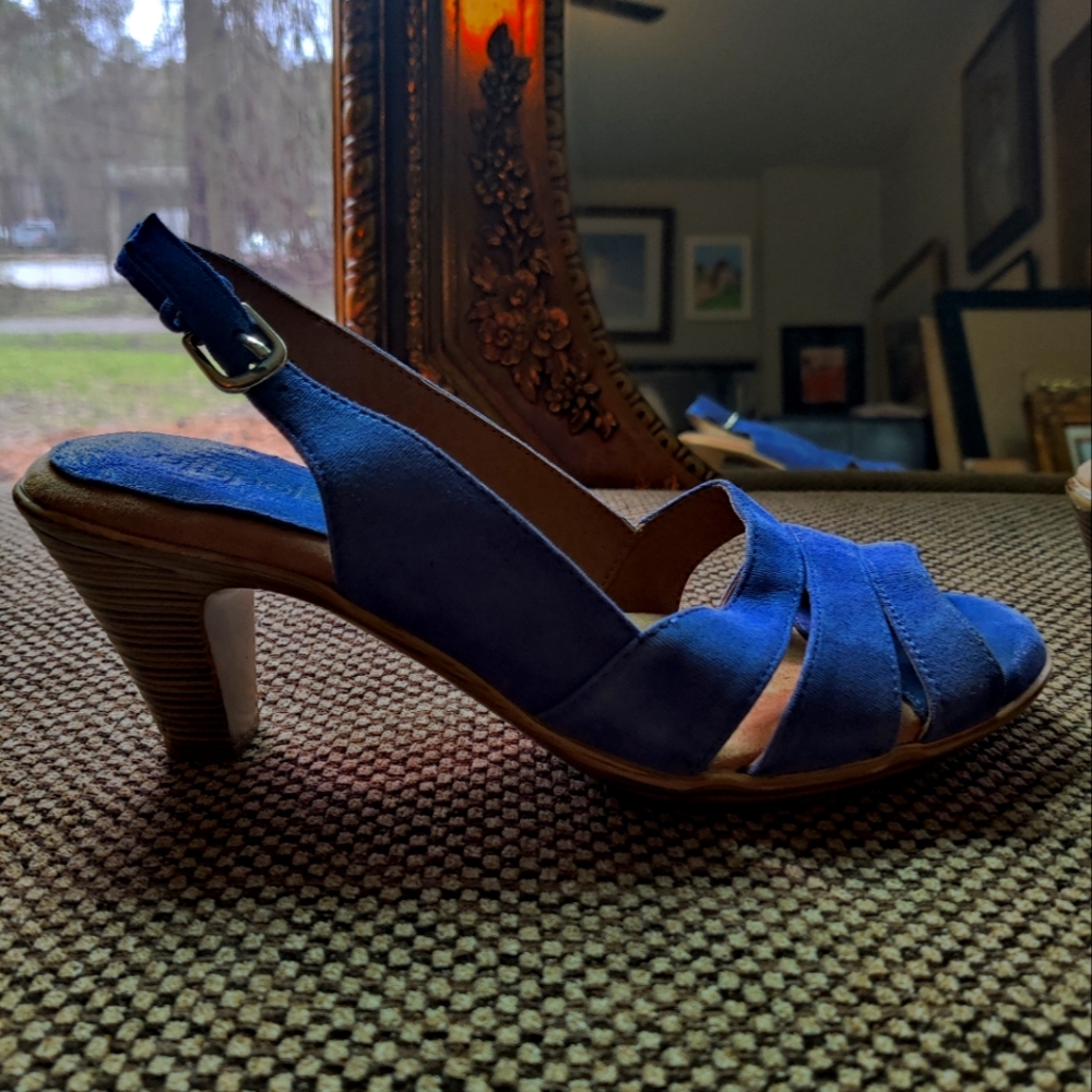 SOFT SPOTS NEW 7M LEATHER LIGHT BLUE